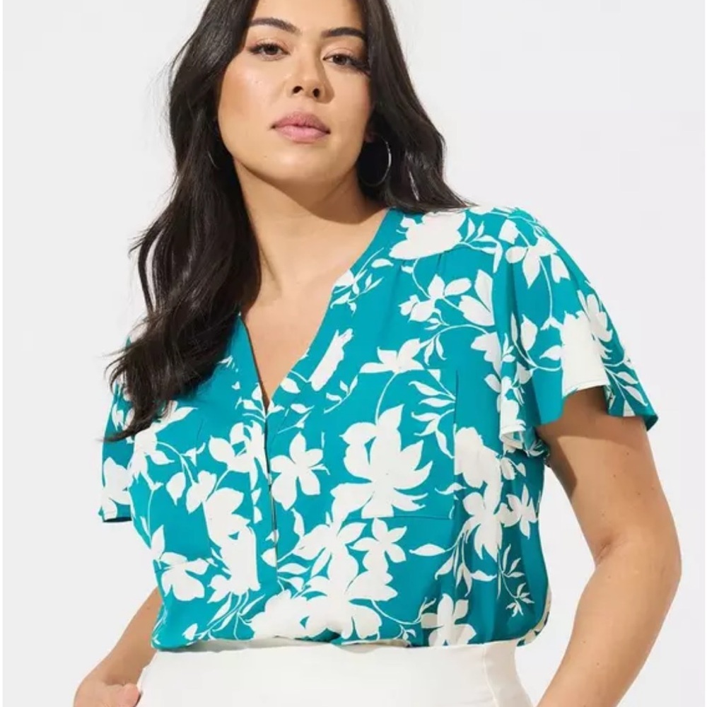 Torrid size 4 Teal and White Floral Blouse - color: Emma Floral